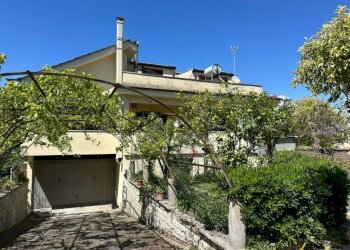 Box auto - Villa via del Melograno, 51, Anzio - photo 1