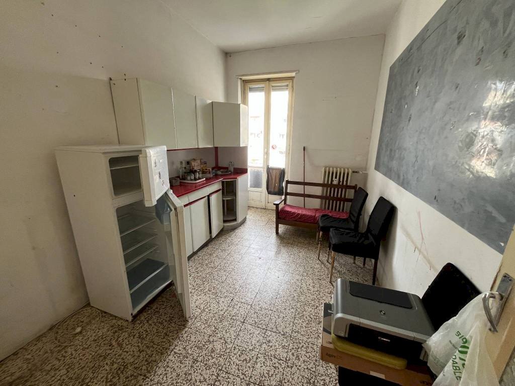 Cucina - Trilocale via Ciamarella, 23, Torino (zona Borgo Vittoria) - foto 1