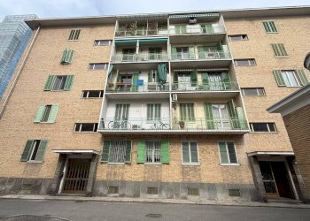 Facciata - Trilocale piazza Fabio Filzi, 13, Torino (zona Nizza Millefonti) - foto 3