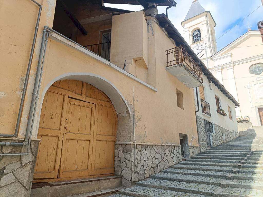 Facciata - Four-room apartment via Umberto I, 51, Fenestrelle - photo 2