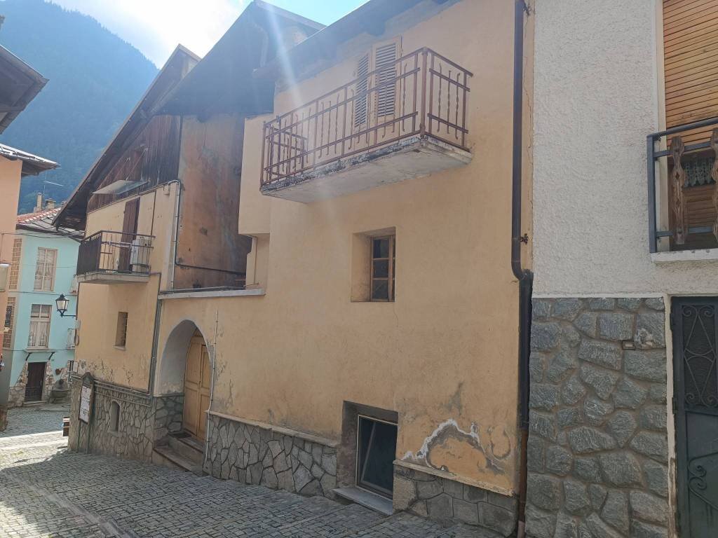 Facciata - Four-room apartment via Umberto I, 51, Fenestrelle - photo 3
