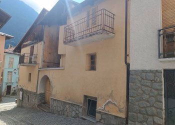 Facciata - Four-room apartment via Umberto I, 51, Fenestrelle - photo 3