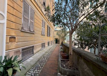 img_1103 - Trilocale salita di Santa Brigida, Genova (zona Centro Storico) - foto 7