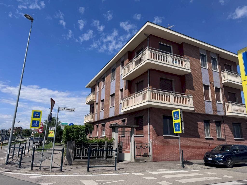 Facciata - Quadrilocale via Livia Gallina, 1, Carmagnola - foto 1