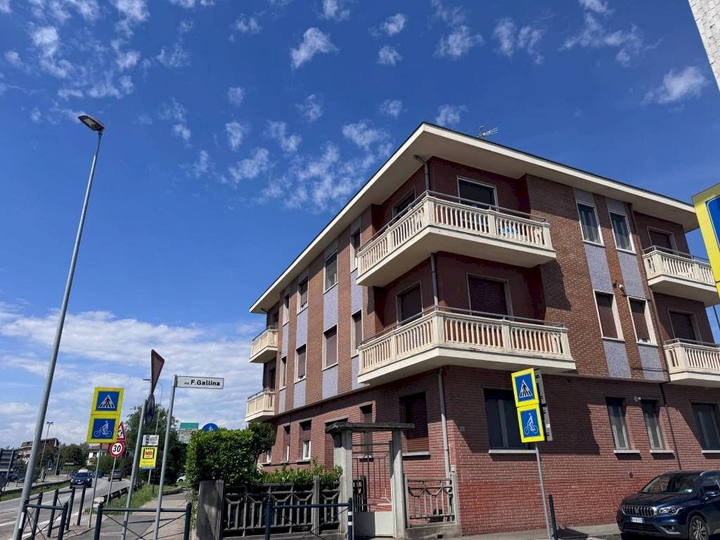 Facciata - Quadrilocale via Livia Gallina, 1, Carmagnola - foto 2