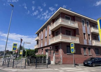 Facciata - Quadrilocale via Livia Gallina, 1, Carmagnola - foto 1