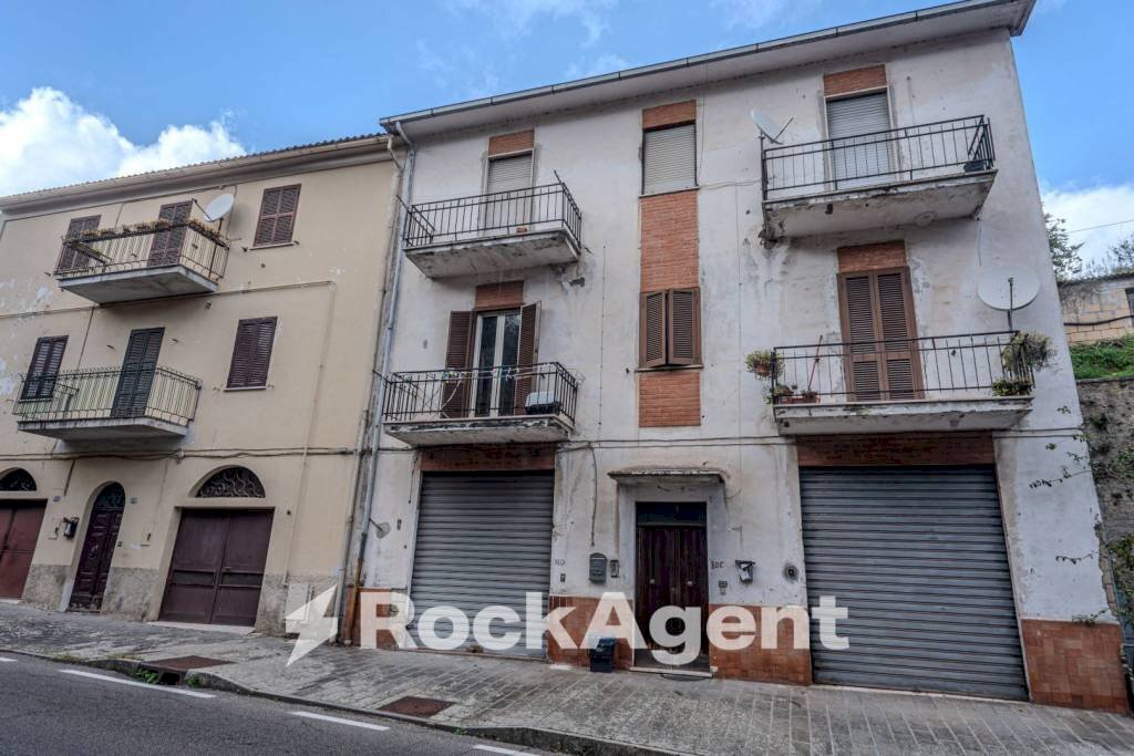 Facciata - Four-room apartment via Piave 30/C, Gradoli - photo 1
