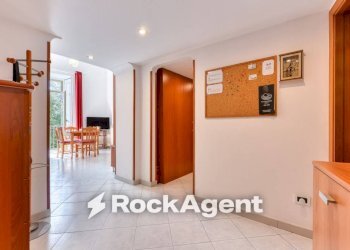 Corridoio - Four-room apartment corso Vittorio Emanuele, Napoli (neighborhood Chiaia) - photo 3