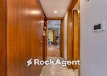 Corridoio - Four-room apartment corso Vittorio Emanuele, Napoli (neighborhood Chiaia) - photo 9