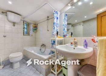 Bagno - Four-room apartment corso Vittorio Emanuele, Napoli (neighborhood Chiaia) - photo 13