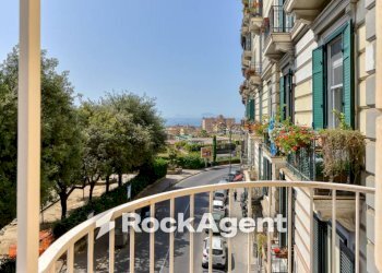 Balcone - Four-room apartment corso Vittorio Emanuele, Napoli (neighborhood Chiaia) - photo 19