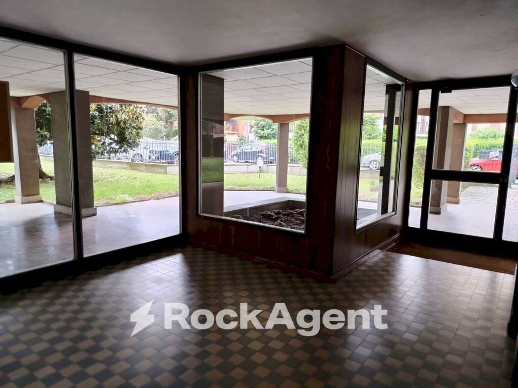 Interno palazzo - Four-room apartment via Alcide de Gasperi, 3A, Travacò Siccomario - photo 2