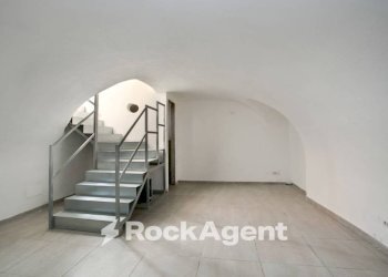 Interno palazzo - Warehouse via dei Quattro Cantoni, 9a, Roma (neighborhood Centro Storico) - photo 6