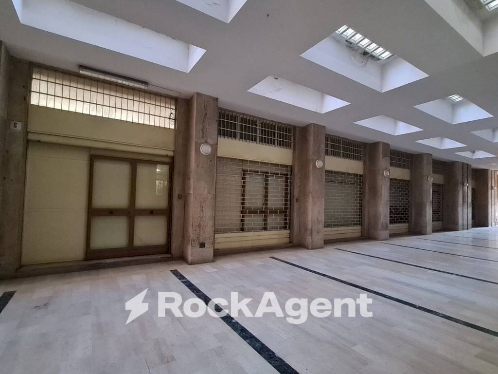 Interno palazzo - Warehouse via Duca Degli Abruzzi, 54, Catania - photo 3