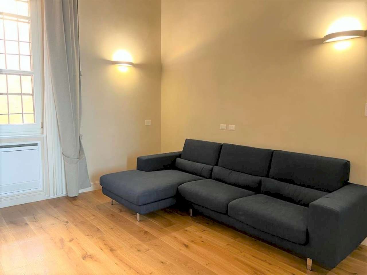 soggiorno - Four-room apartment via Galliera, Bologna (neighborhood Centro Storico) - photo 1