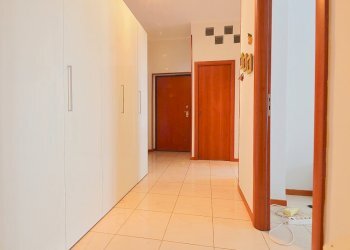 Corridoio - Appartamento Via Diego Peluso 80, Taranto - foto 3