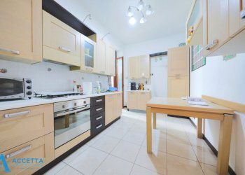 Cucina - Appartamento Via Diego Peluso 80, Taranto - foto 8