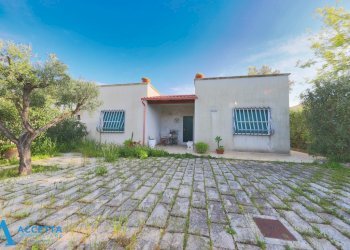 giardino - Villa Via Delfini 55, Taranto - photo 1