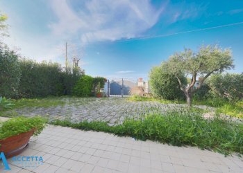 giardino - Villa Via Delfini 55, Taranto - photo 3