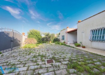 giardino - Villa Via Delfini 55, Taranto - photo 24