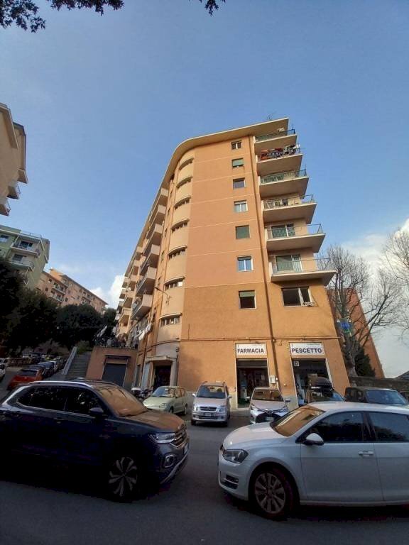 Three-room apartment Genova (neighborhood Cornigliano) - photo 1