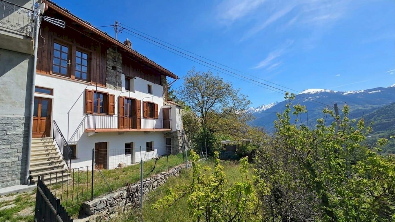 Independent house Frazione Gratillon, Saint-Nicolas - photo 1
