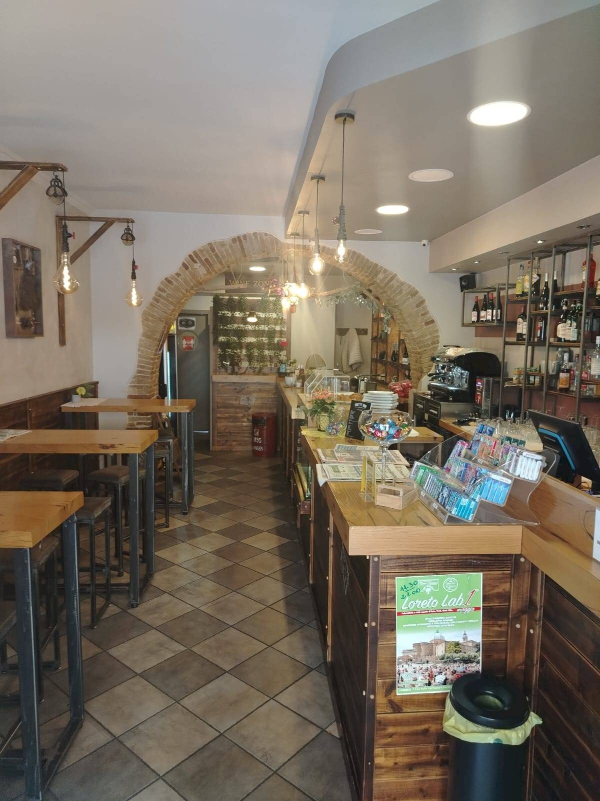 Foto 1 - Commercial Activity via fratelli brancondi
 
11, Loreto - photo 1