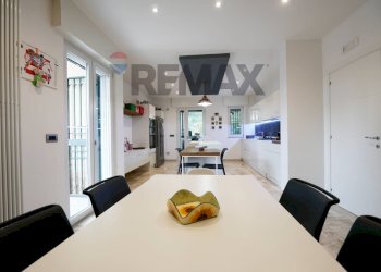 Sala da pranzo - Casa semi indipendente Strada Statale 16 Km 788+400, Giovinazzo - foto 2
