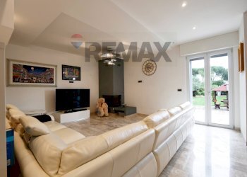 Soggiorno - Casa semi indipendente Strada Statale 16 Km 788+400, Giovinazzo - foto 3