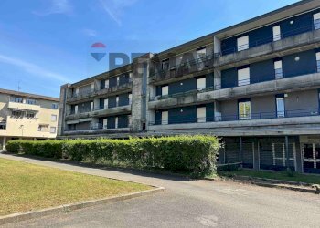 Edificio all\'aperto - Trilocale PIAZZA FRATELLI ROSSELLI
1, Malnate - foto 2