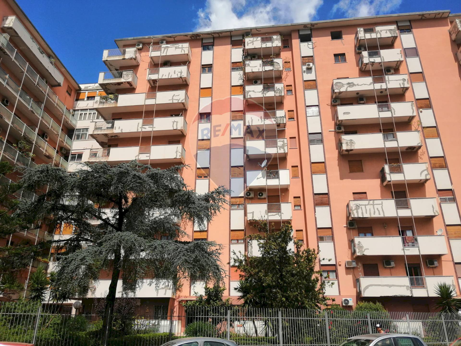 Edificio - Four-room apartment Viale Regione Siciliana Nord Ovest
 
3350, Palermo - photo 1