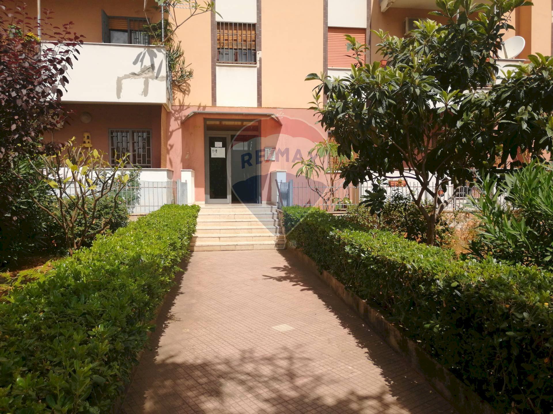 Ingresso edificio - Four-room apartment Viale Regione Siciliana Nord Ovest
3350, Palermo - photo 2
