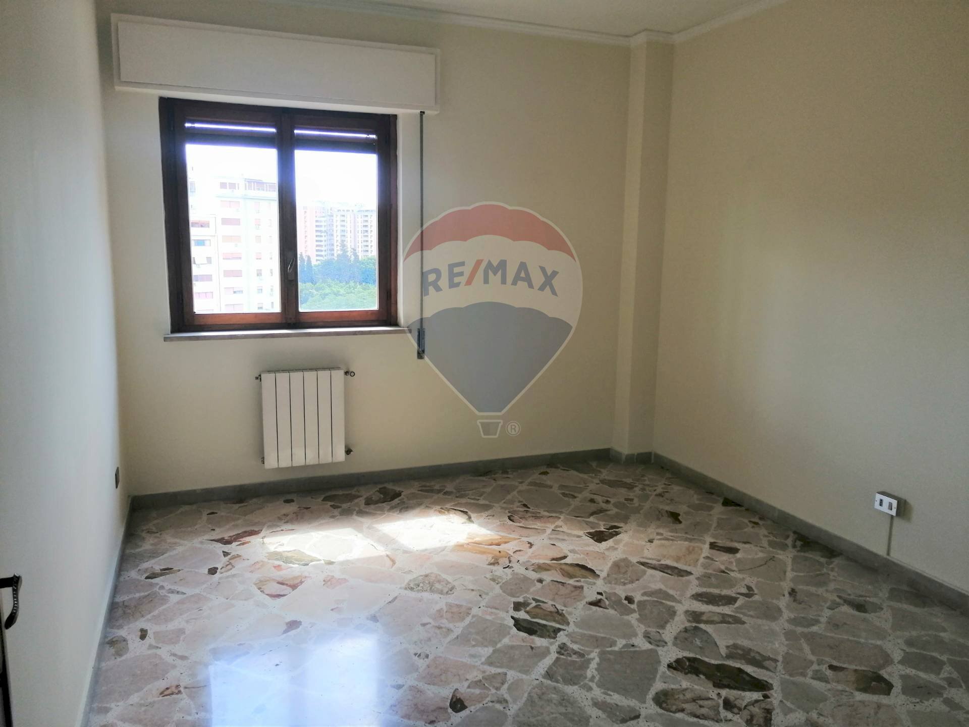 Camera - Four-room apartment Viale Regione Siciliana Nord Ovest
3350, Palermo - photo 3