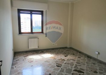 Camera - Quadrilocale Viale Regione Siciliana Nord Ovest
 
3350, Palermo - foto 3
