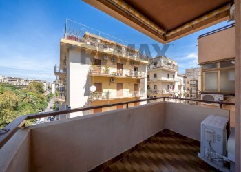 Balcone camera da letto - Four-room apartment Via Vincenzo Di Marco
 
29, Palermo - photo 8
