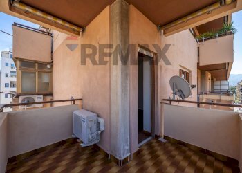 Balcone camera da letto - Four-room apartment Via Vincenzo Di Marco
 
29, Palermo - photo 9