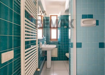 Bagno con doccia - Four-room apartment Via Vincenzo Di Marco
 
29, Palermo - photo 18