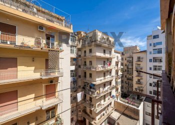 Vista dal balcone  verandato - Four-room apartment Via Vincenzo Di Marco
 
29, Palermo - photo 19