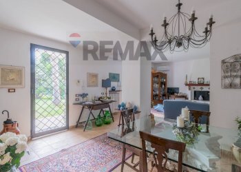 Sala da pranzo - Villa VIA PERSEFONE
 
2, Palermo - photo 4