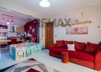 Sala da pranzo - Four-room apartment via vincenzo bellini
 
15, Pedara - photo 4