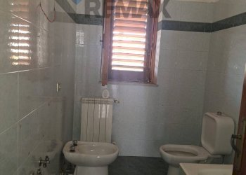 Bagno - Trilocale via Luigi Capuana
 
4, Aci Sant'Antonio - foto 8