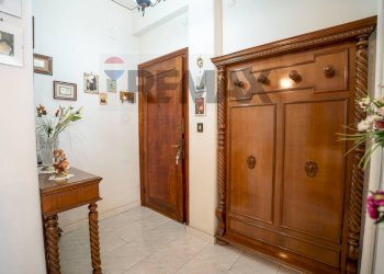 Hall / corridoio - Apartment Via Salvatore Salomone Marino
 
174, Catania - photo 4