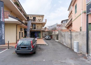 Edificio all\'aperto - Attività Commerciale via Antonio Gramsci
 
91/A, Gravina di Catania - foto 34
