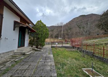 Vista delle montagne - Villa loc. Valdolmo
 
53, Sassoferrato - foto 9