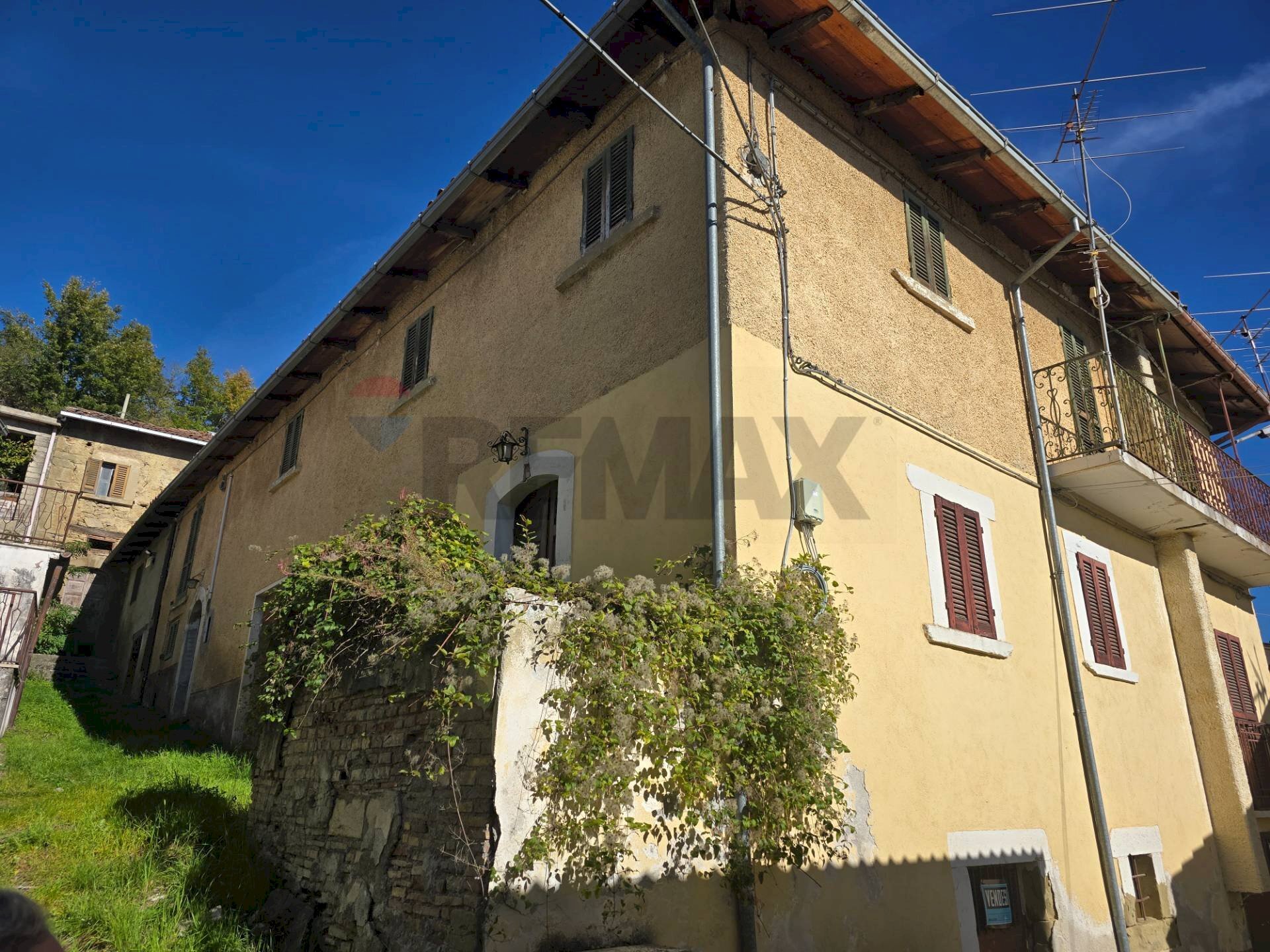 Edificio all\'aperto - Casa semi indipendente vicolo Cieco
 
4-6-8, Montereale - foto 1