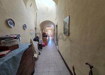 Hall / corridoio - Casa semi indipendente vicolo Cieco
 
4-6-8, Montereale - foto 14