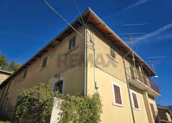Edificio all\'aperto - Casa semi indipendente vicolo Cieco
 
4-6-8, Montereale - foto 18