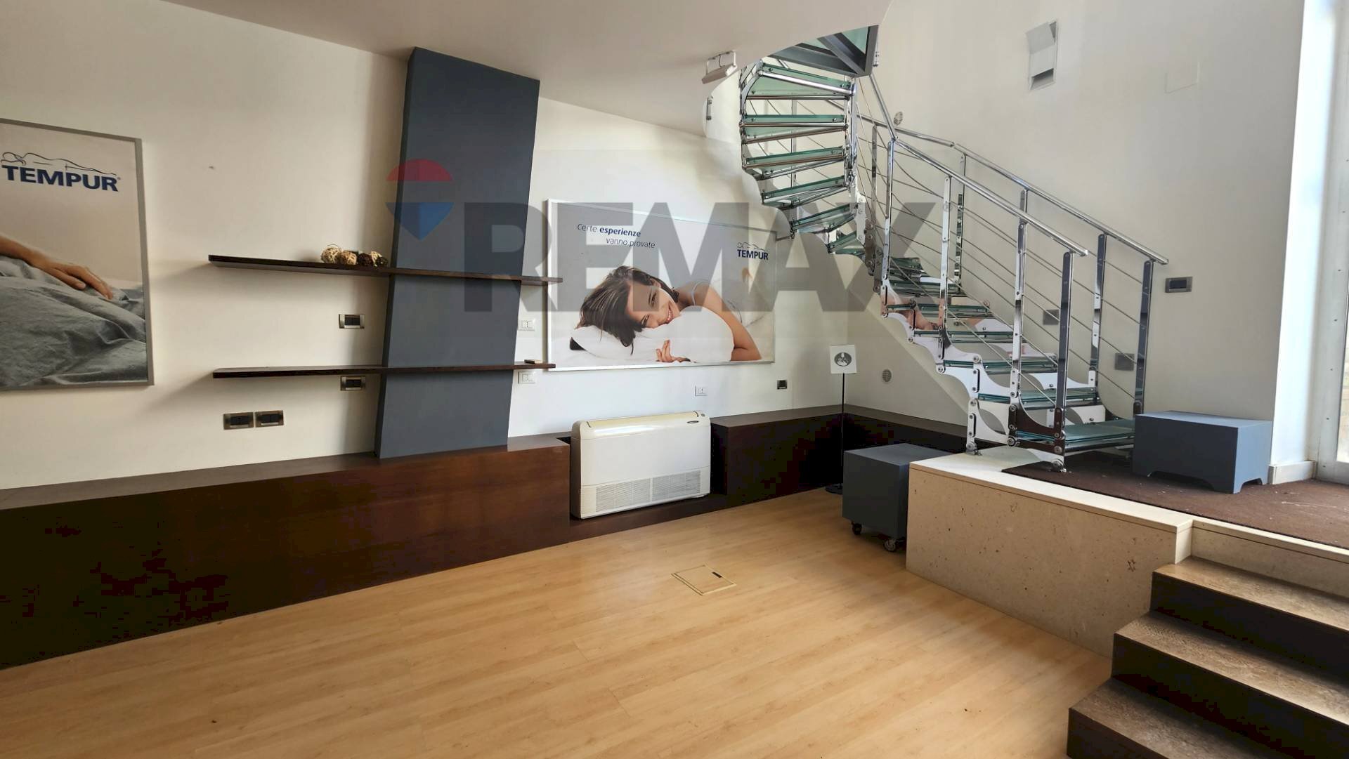 Scale - Commercial Premises Via IV Novembre
45, Lucera - photo 2