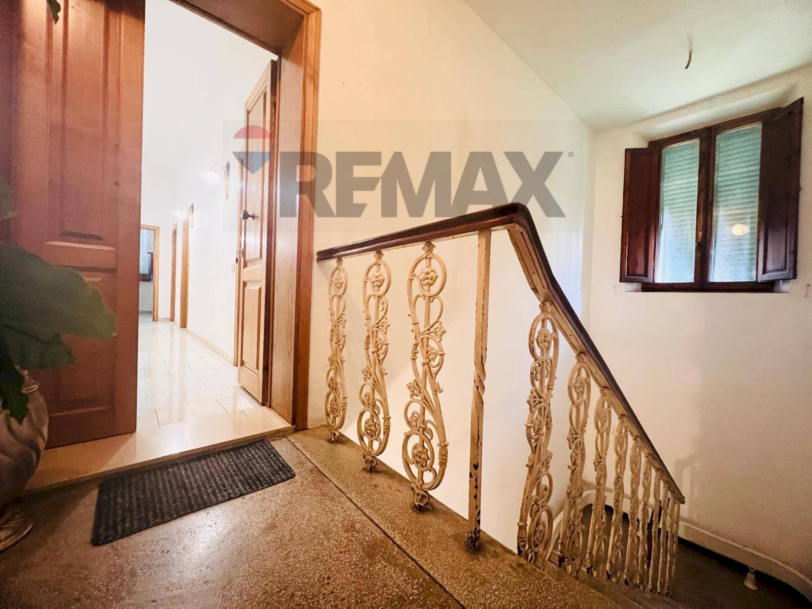 Hall / corridoio - Semi-detached house Cecina - photo 3