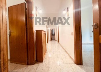 Hall / corridoio - Semi-detached house Cecina - photo 4